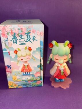 Nanci 24 solar (beginning of spring) Figure - Mint Green & Pink
